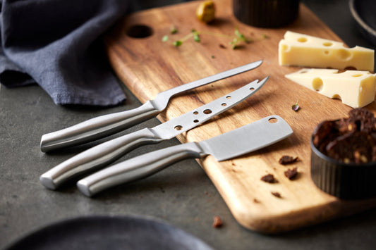 HOLM juustolautanen sis. 3kpl veitsiä akaasia HOLM