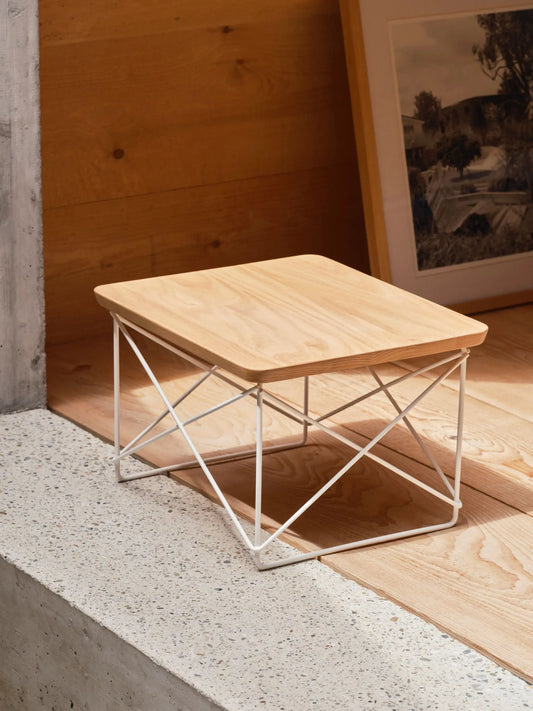 Vitra Eames LTR Occasional pöytä kastanja/valkoinen Vitra
