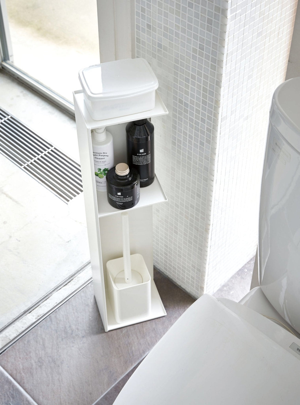 Yamazaki Tower Slim WC-paperisäilytin valkoinen - Laatukaluste