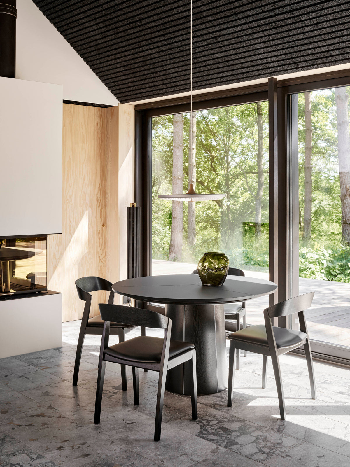 Skovby #33 jatkettava pöytä musta Skovby