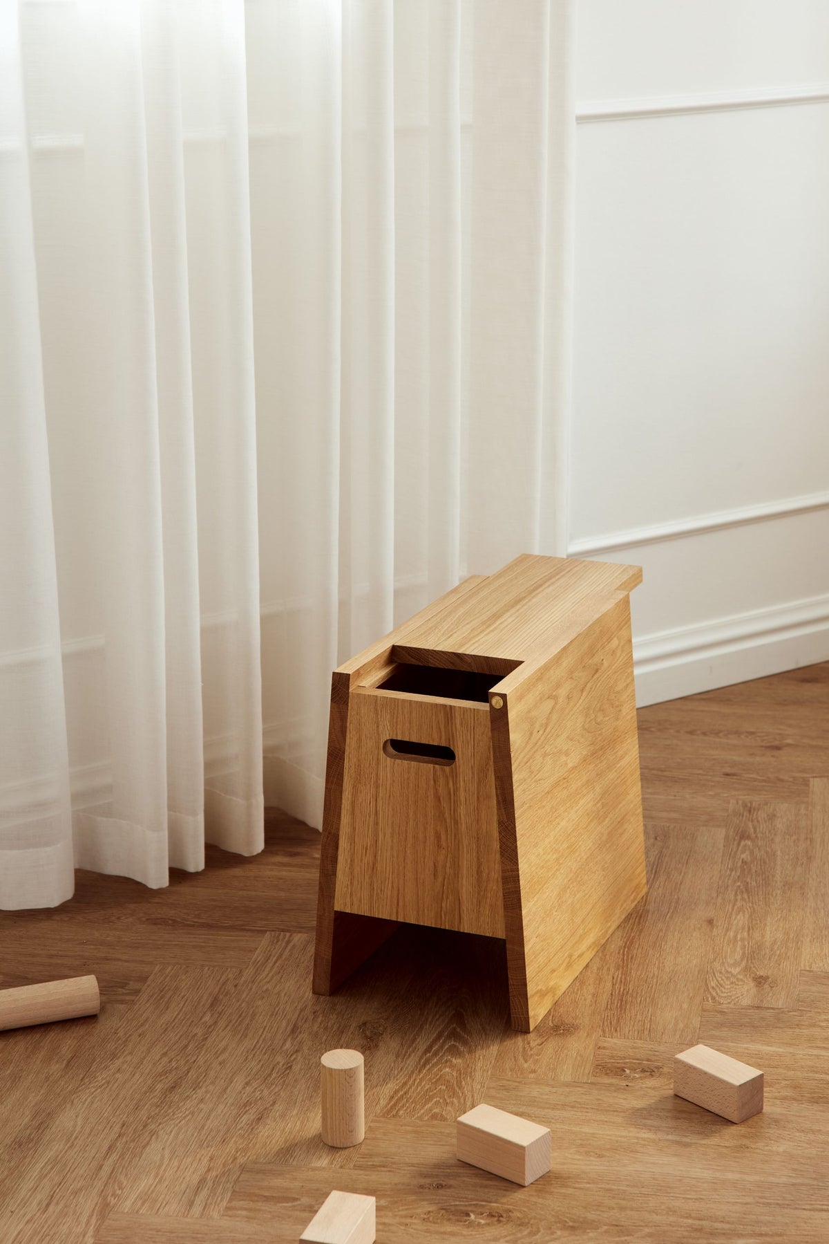 Andersen Furniture Plinth jakkara lakattu tammi
