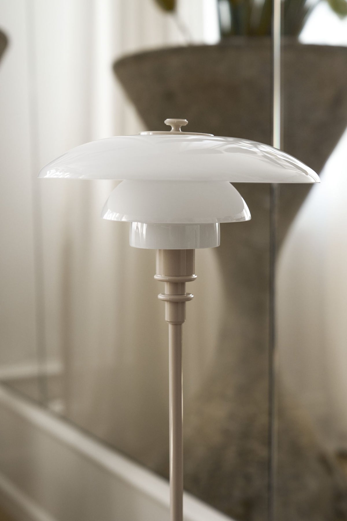 Louis Poulsen PH 2/1 table lamp beige