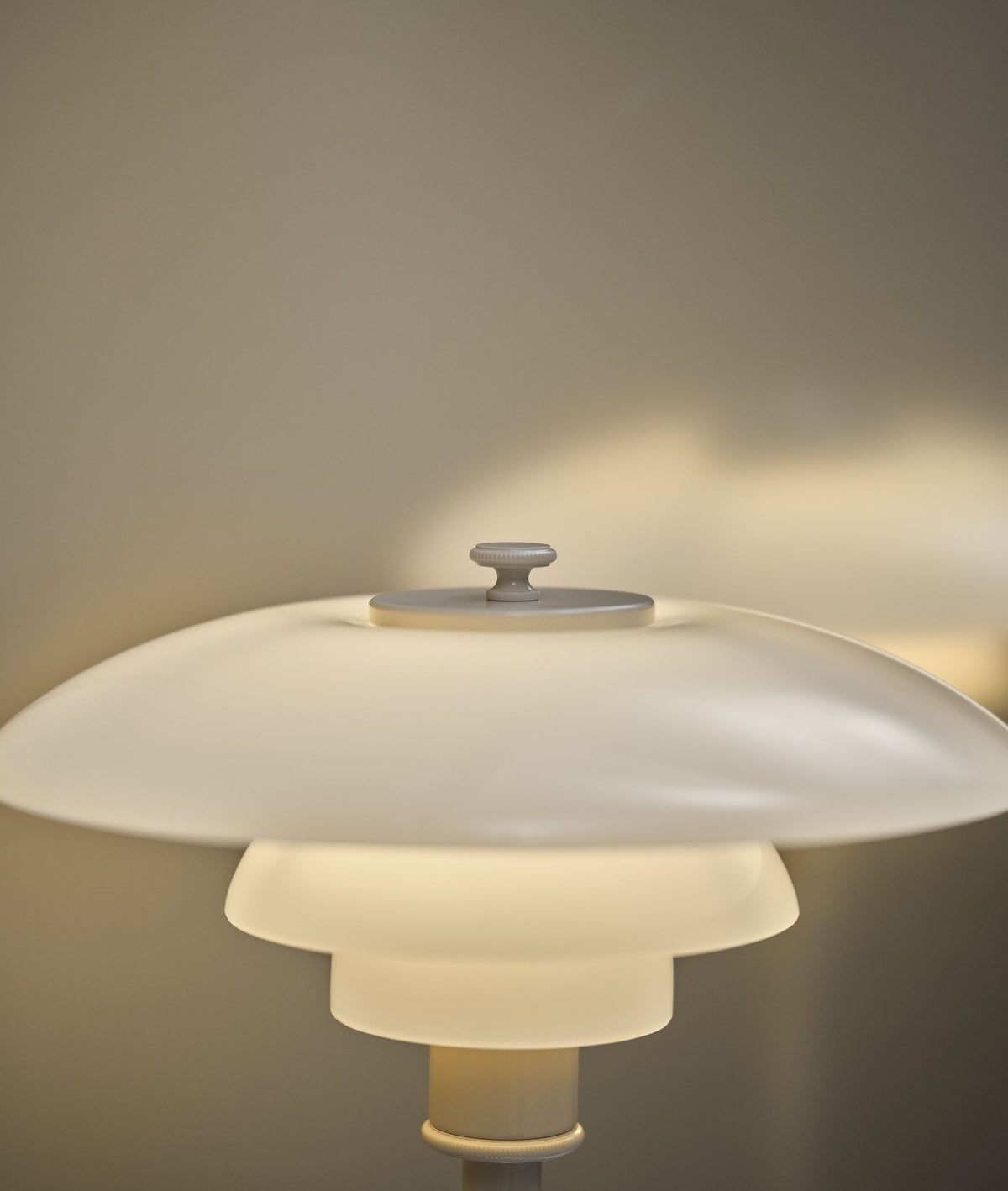 Louis Poulsen PH 2/1 table lamp beige