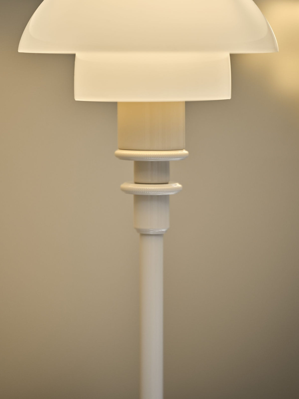 Louis Poulsen PH 2/1 table lamp beige