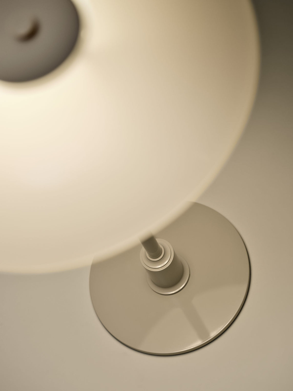 Louis Poulsen PH 2/1 table lamp beige