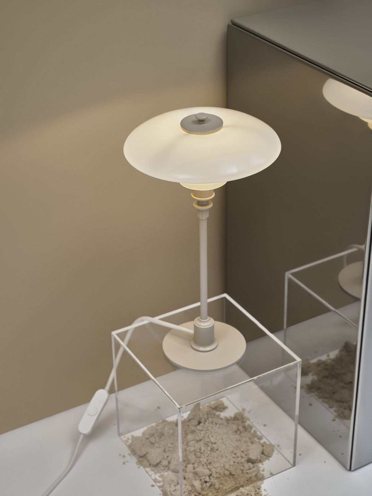 Louis Poulsen PH 2/1 table lamp beige