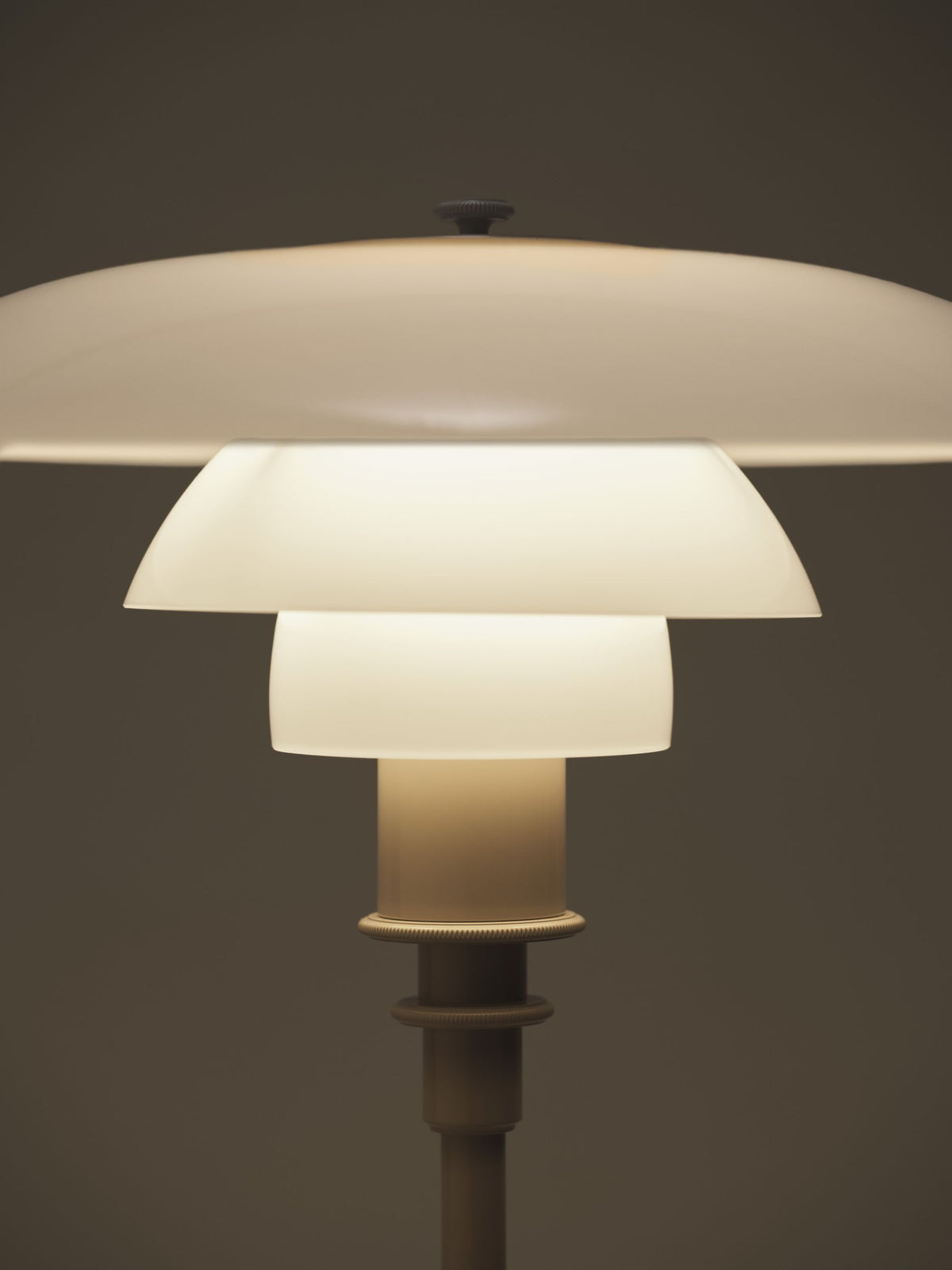 Louis Poulsen PH 3/2 pöytävalaisin beige