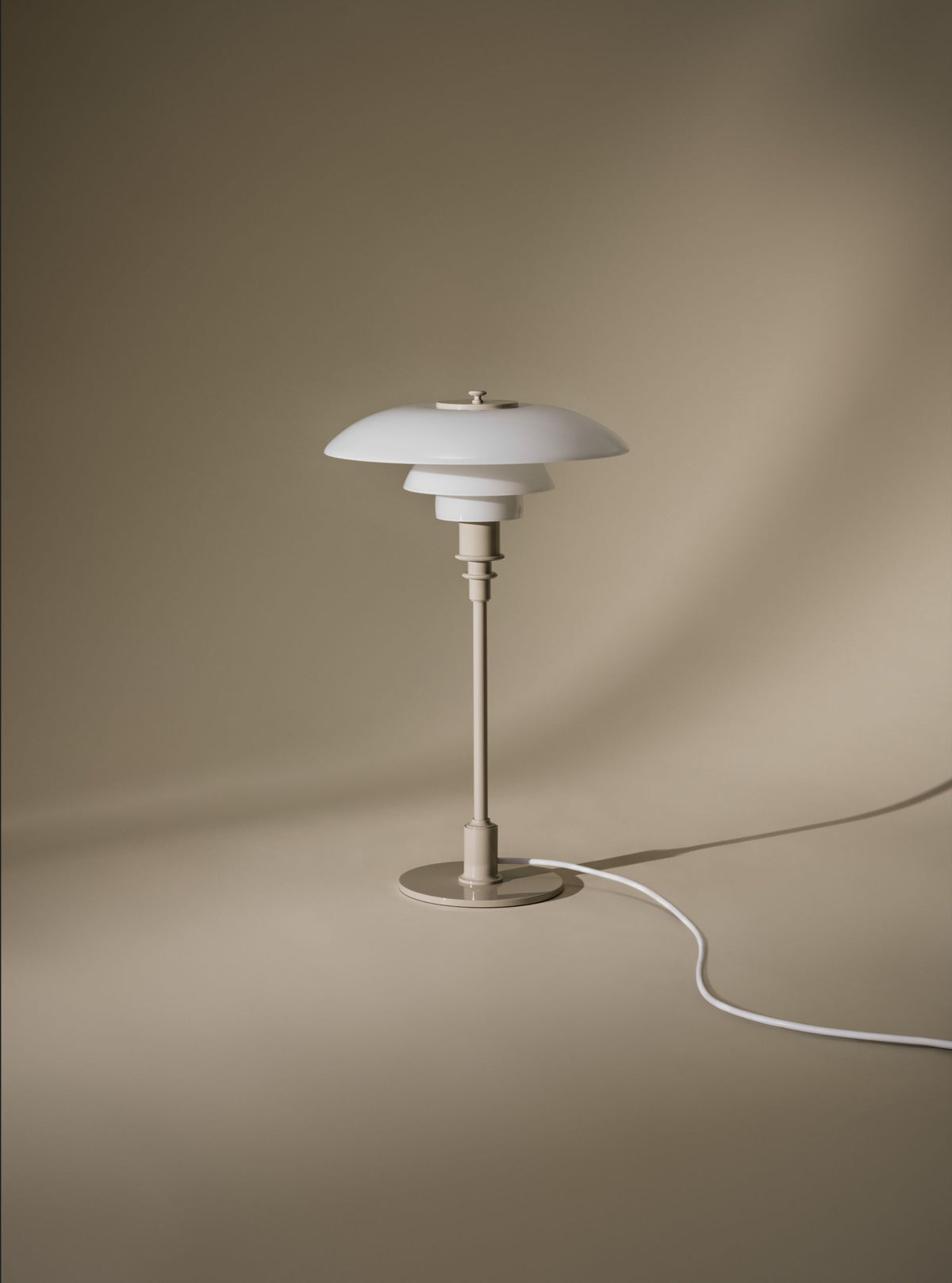 Louis Poulsen PH 3/2 pöytävalaisin beige