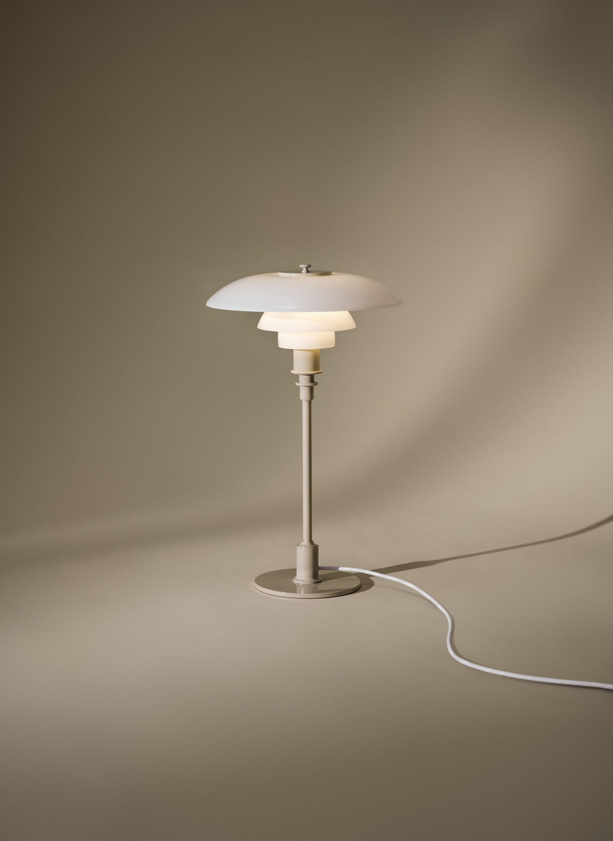 Louis Poulsen PH 3/2 pöytävalaisin beige