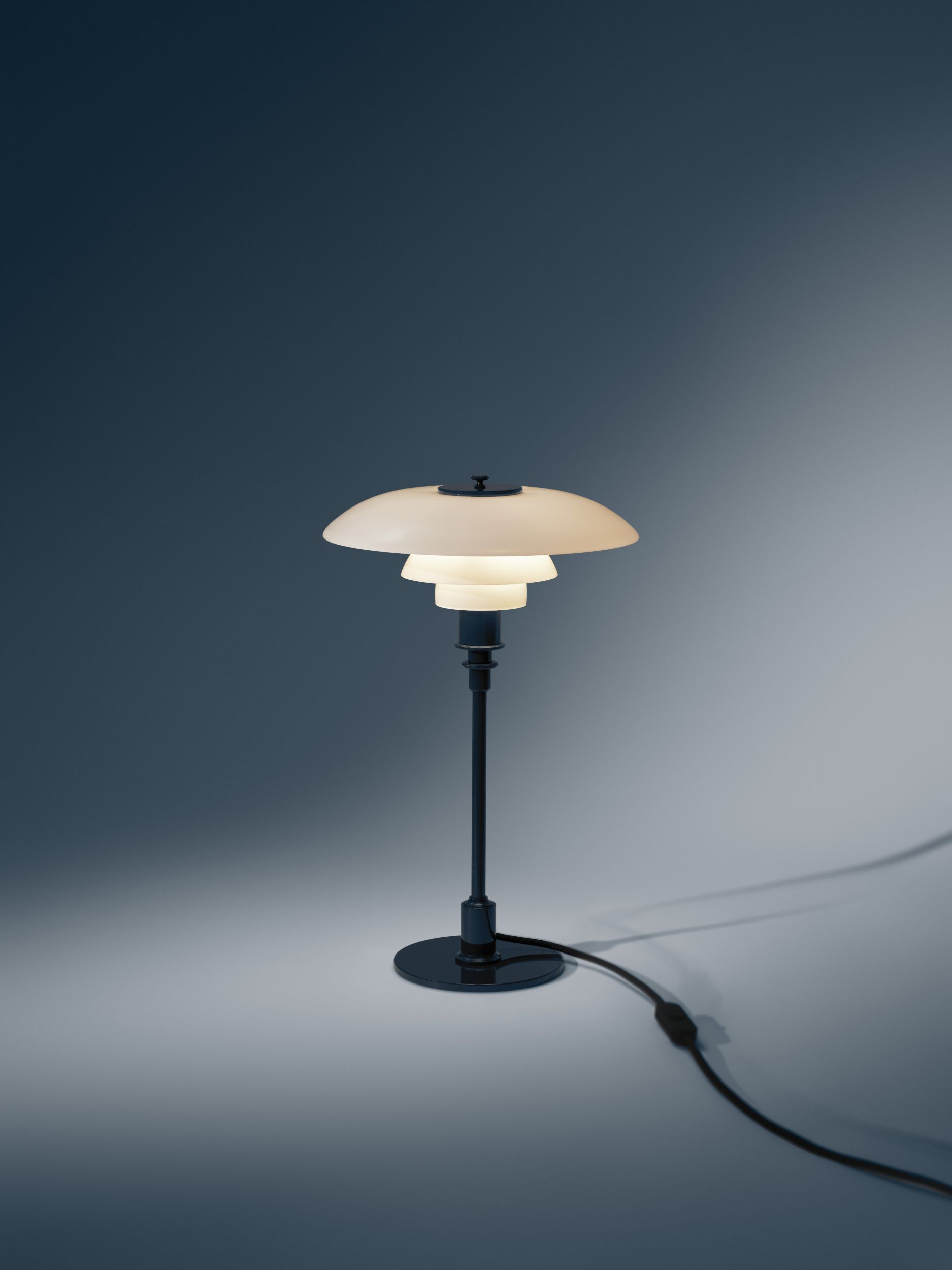 Louis Poulsen PH 3/2 table lamp dark blue