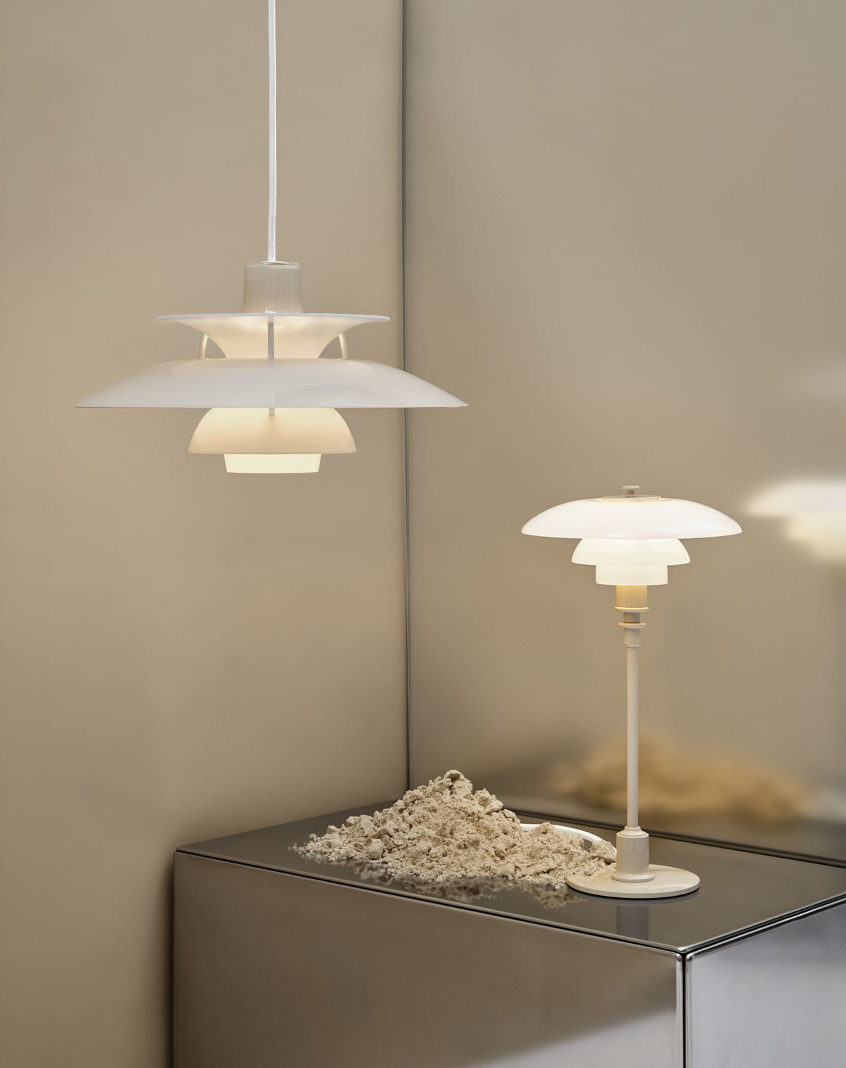 Louis Poulsen PH 2/1 table lamp beige