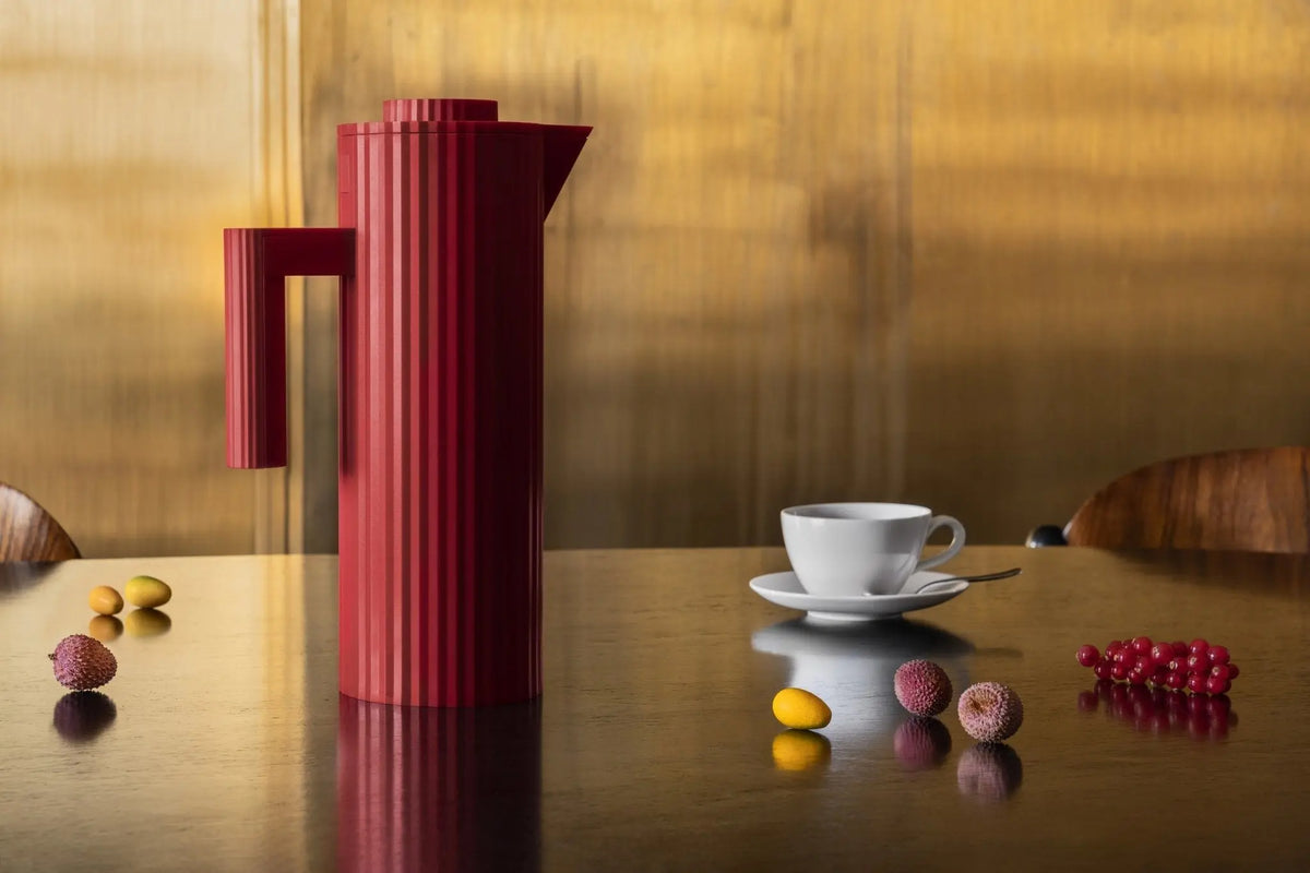 Alessi Plissé termoskannu 1L punainen - Laatukaluste