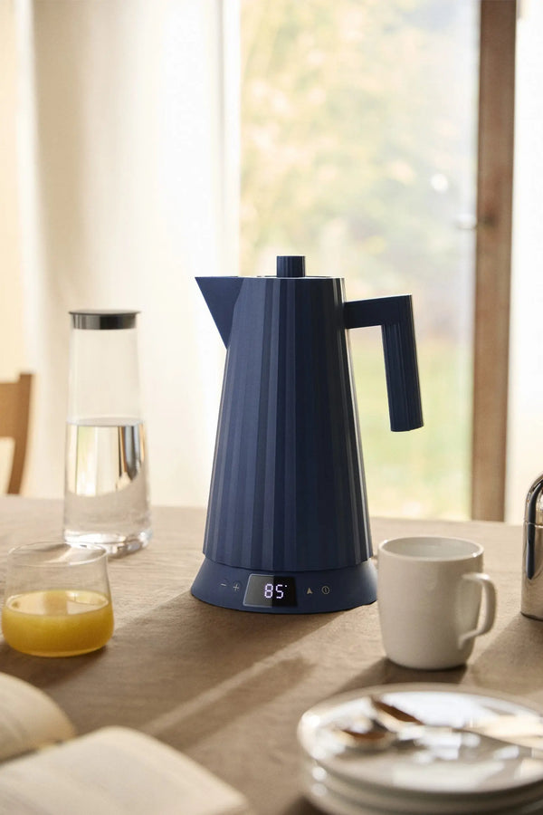 Alessi Plissé vedenkeitin lämmönsäädöllä 1.7L sininen Alessi
