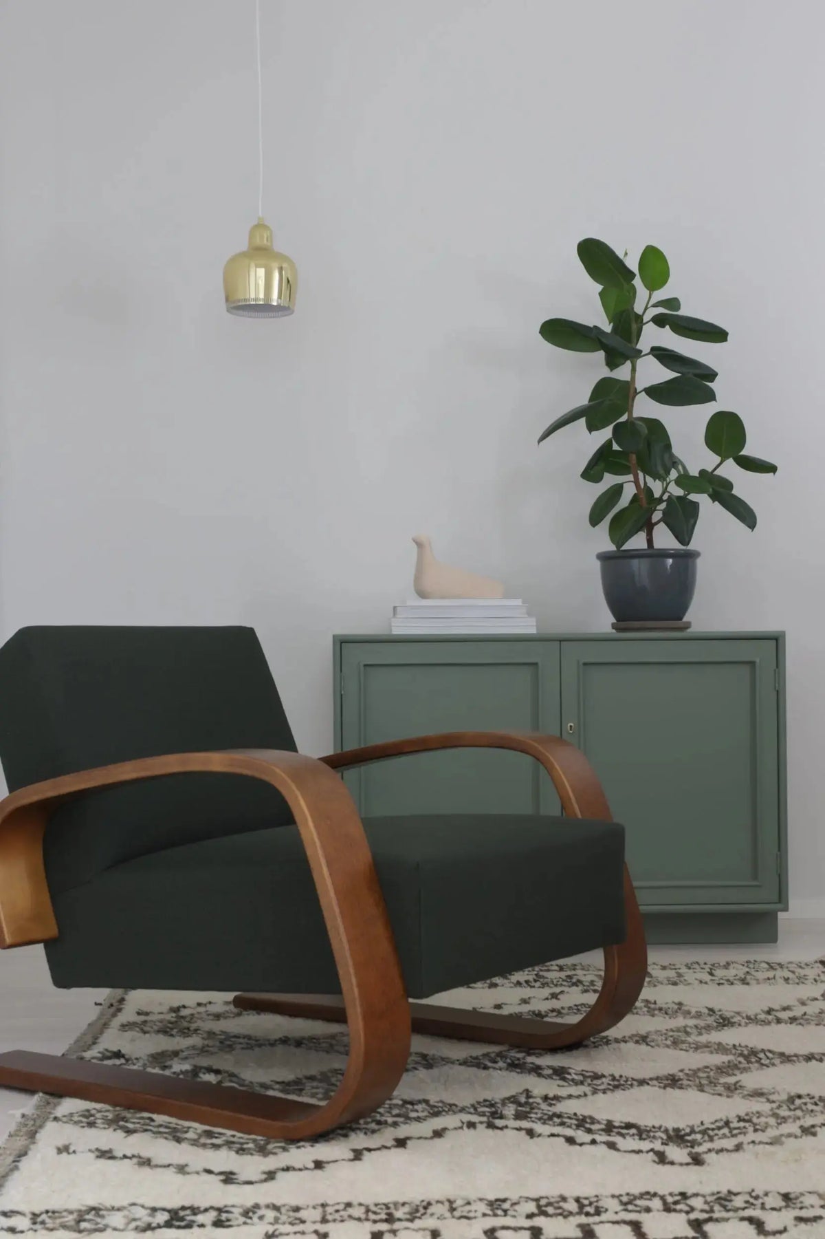 Artek 400 "Tankki" lepotuoli Vidar/pähkinäpetsattu koivu Artek