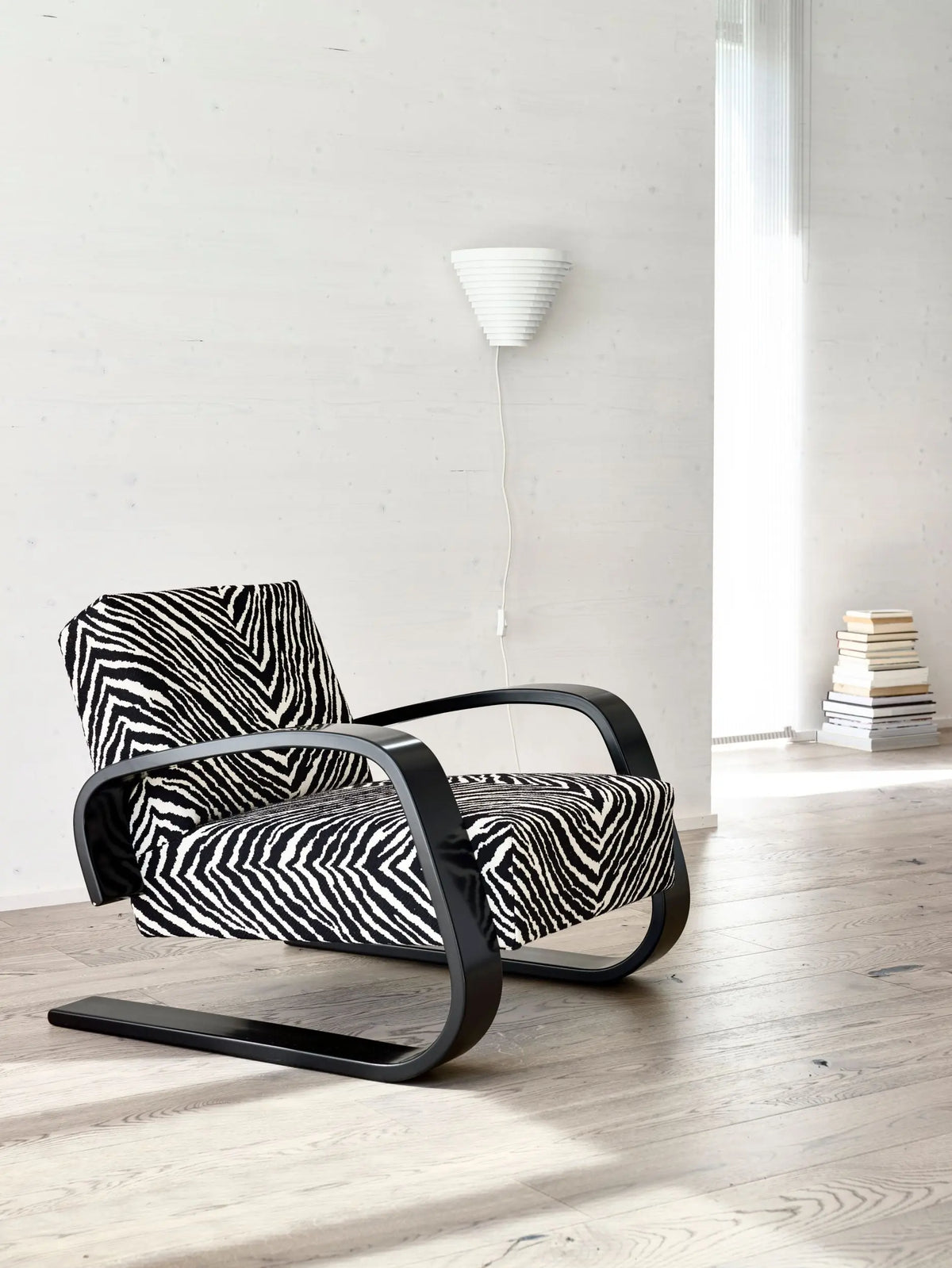 Artek 400 "Tankki" lepotuoli Zebra musta/musta Artek