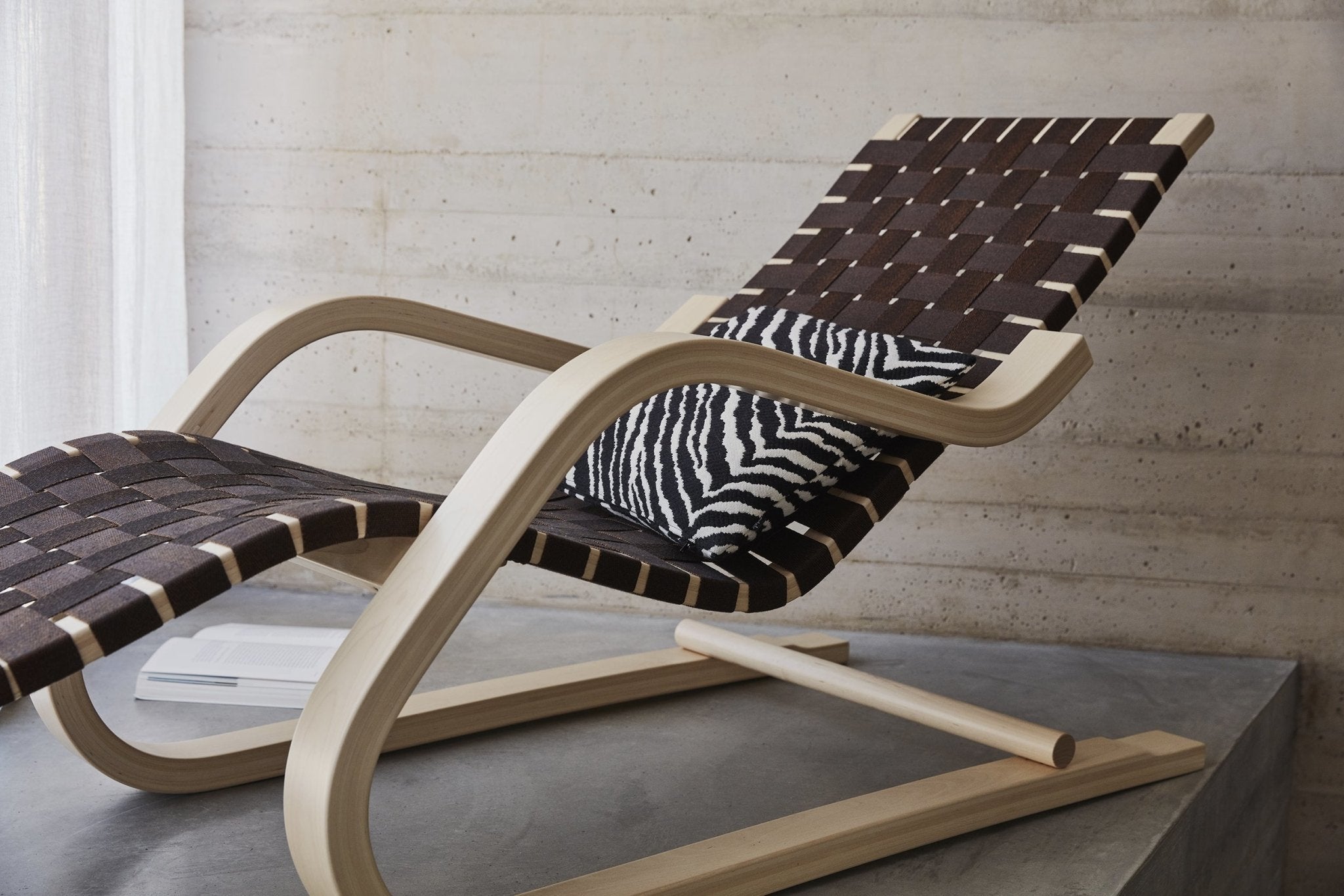 Artek 43 lepotuoli luonnonvärinen-musta - Laatukaluste