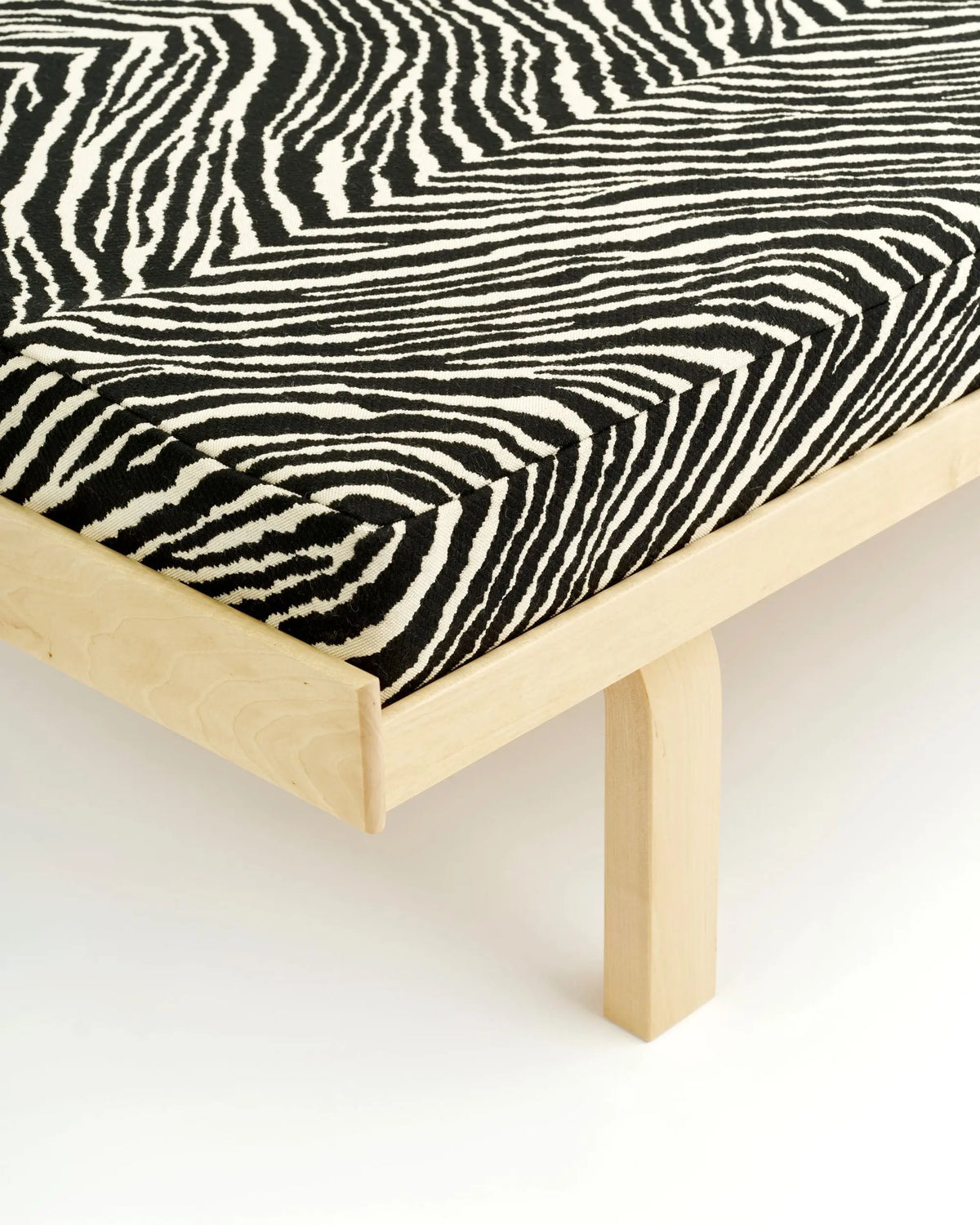 Artek 710 Laveri patjalla Zebra musta/koivu Artek