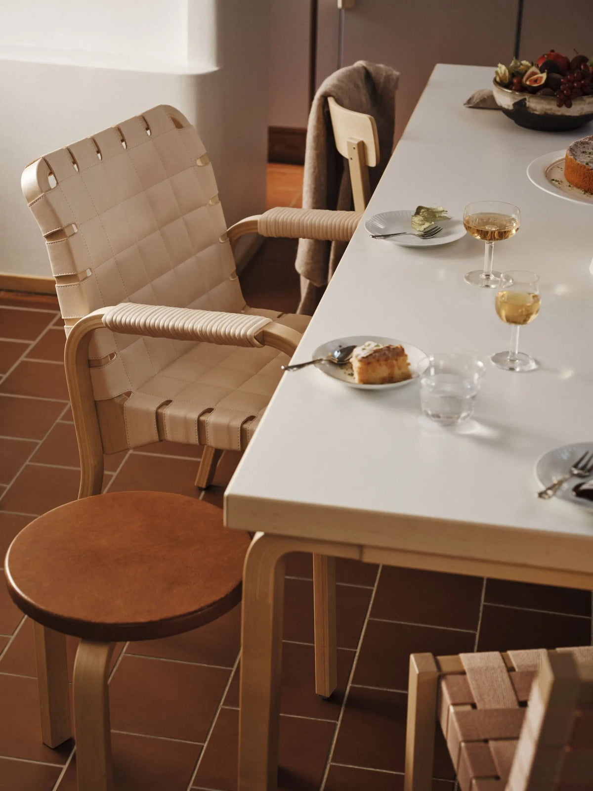 Artek 86A pöytä valkoinen laminaatti Artek