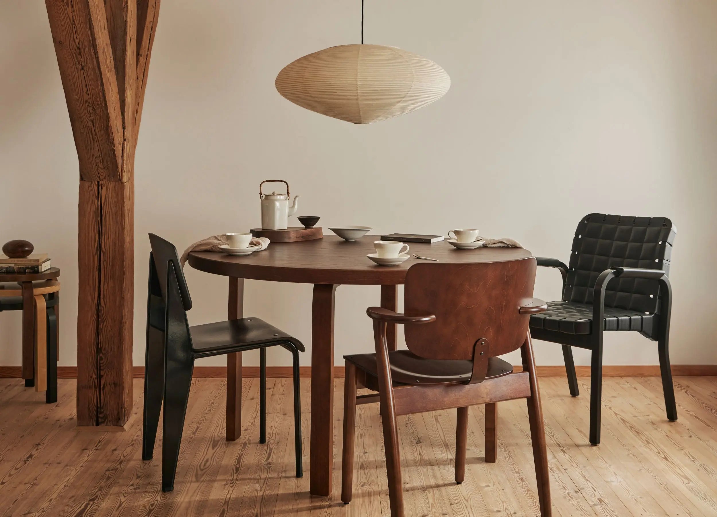 Artek 91 pöytä pähkinäpetsattu Artek