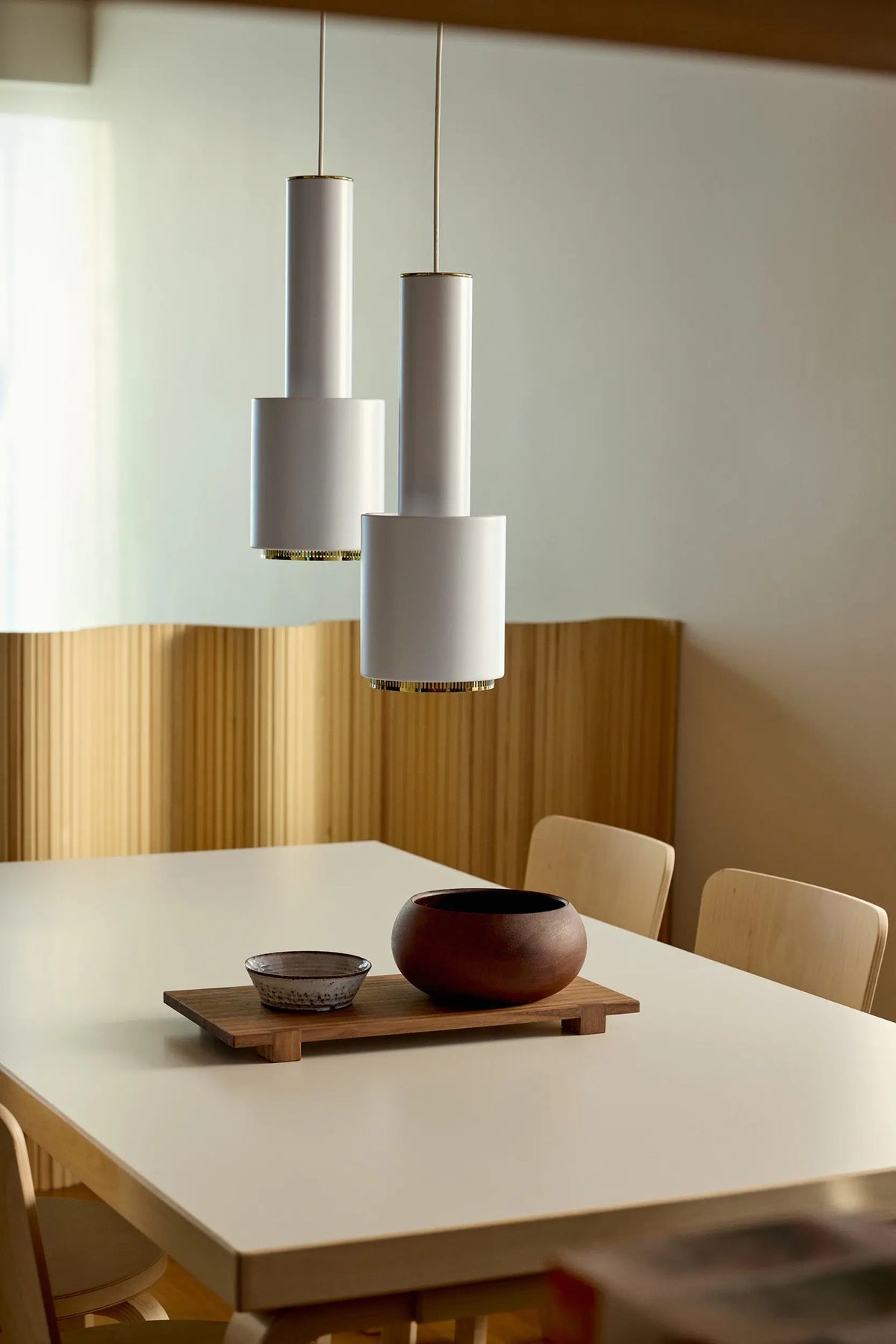 Artek A110 "Käsikranaatti" riippuvalaisin valkoinen/messinki Artek