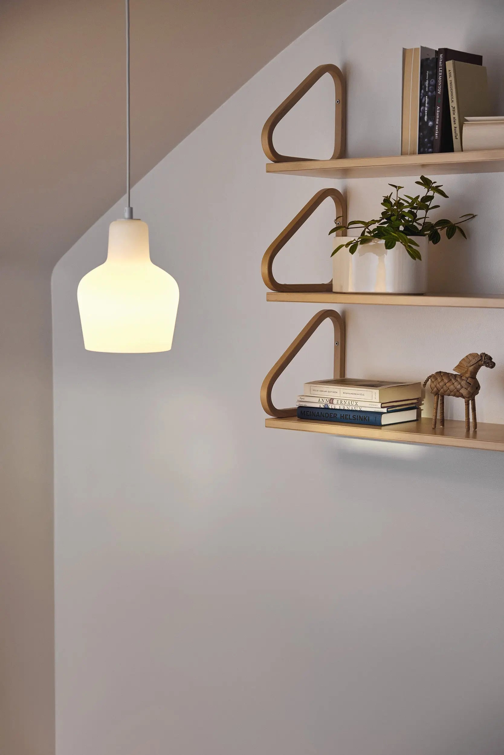 Artek A440 riippuvalaisin opaali Artek