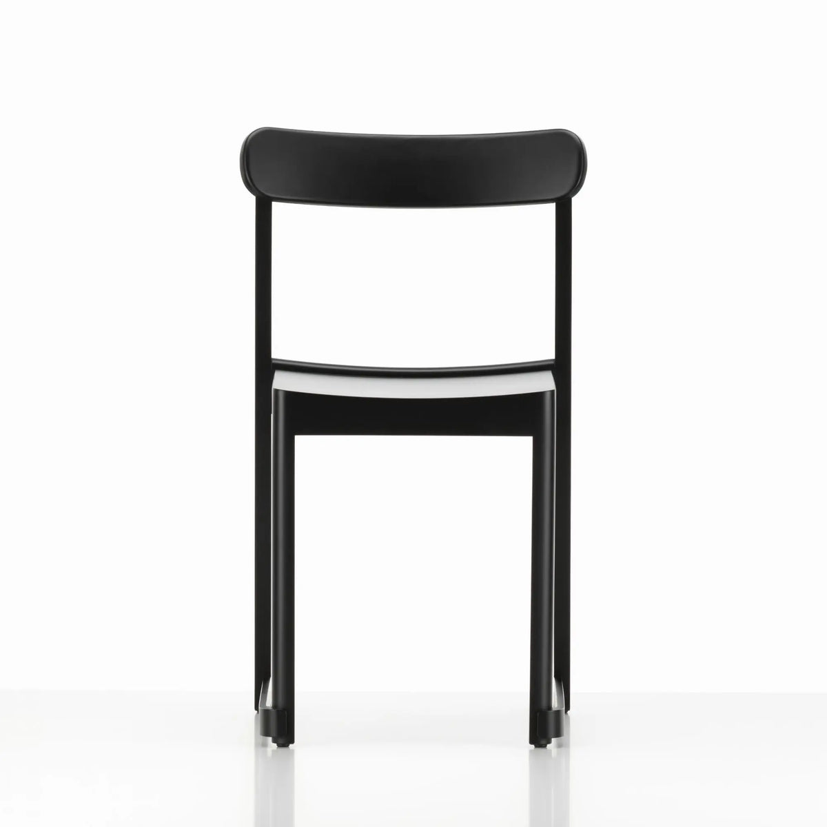Artek Atelier tuoli maalattu musta Artek