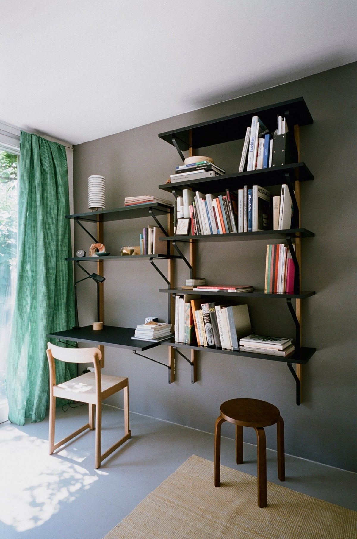 Artek Atelier tuoli maalattu musta - Laatukaluste