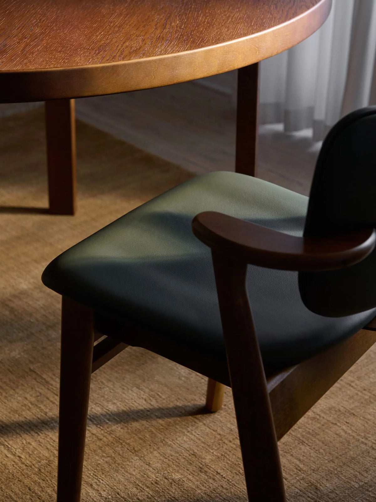 Artek Domus tuoli pähkinäpetsattu/Spectrum moss Artek