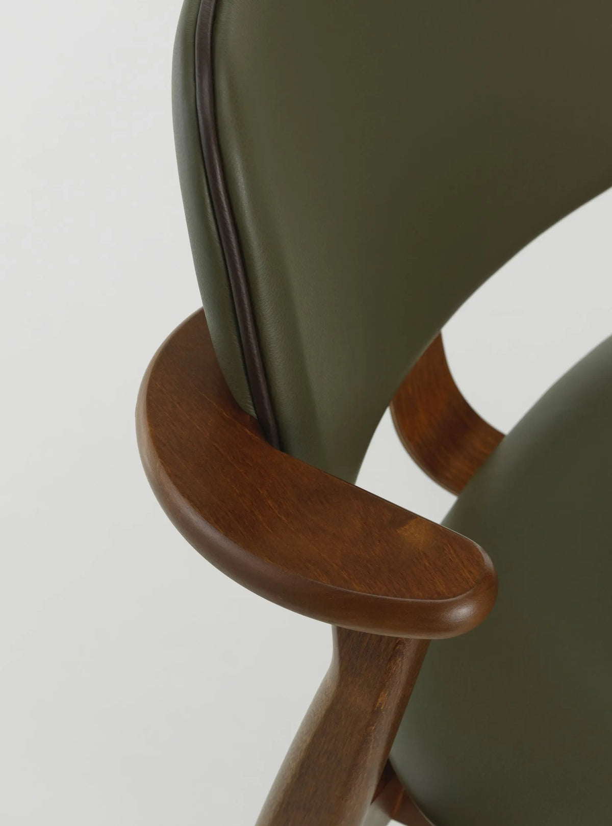 Artek Domus tuoli pähkinäpetsattu/Spectrum moss Artek