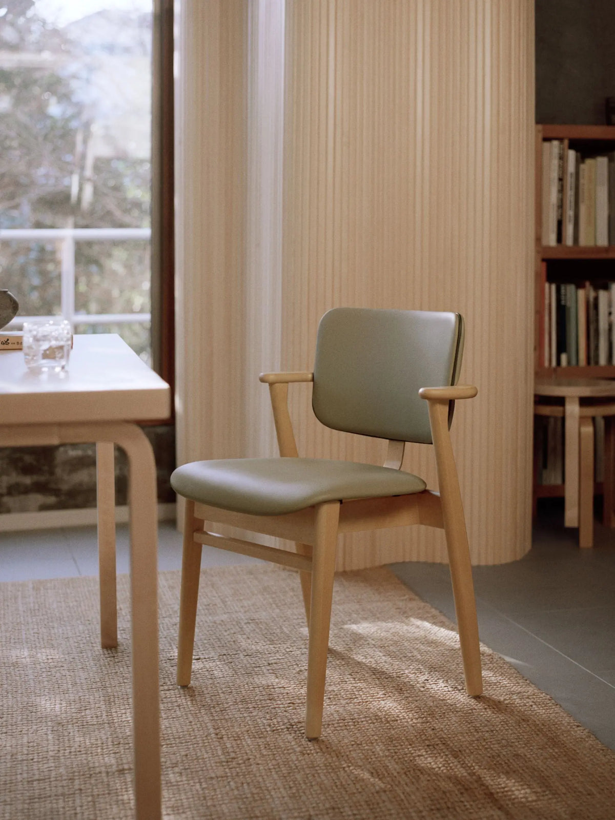 Artek Domus tuoli petsattu hunaja/Spectrum leaf Artek