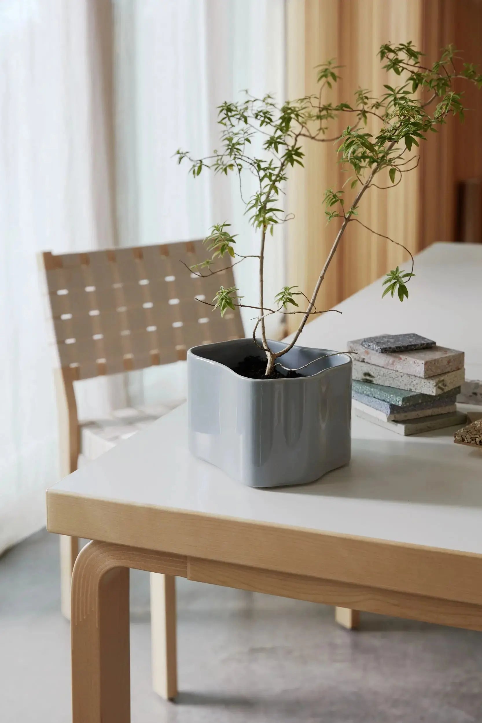 Artek Riihitie ruukku B pieni vaaleanharmaa Artek