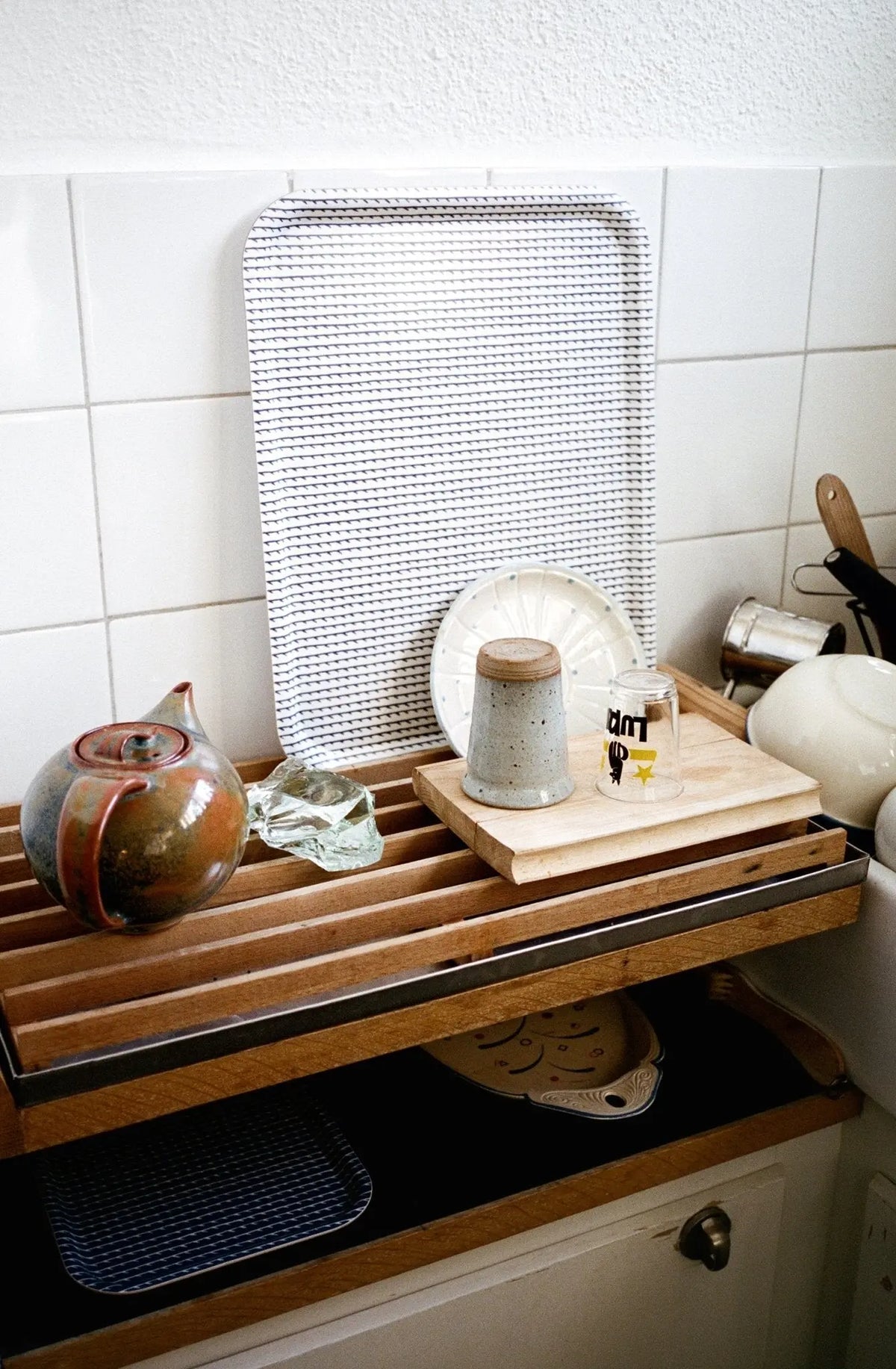 Artek Rivi tarjotin iso musta/valkoinen - Laatukaluste