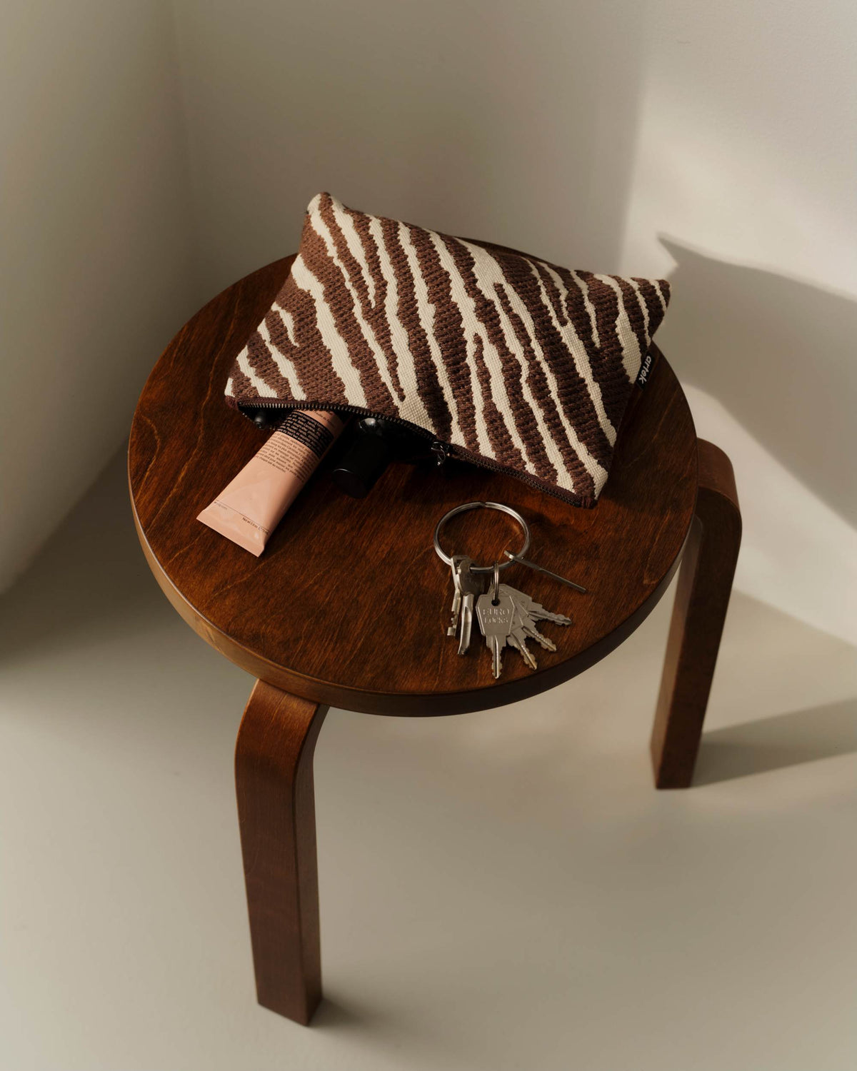 Artek Zebra pouch large brown/white