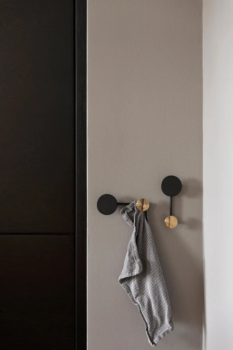 Audo Copenhagen Afteroom naulakko pieni musta/messinki Audo Copenhagen