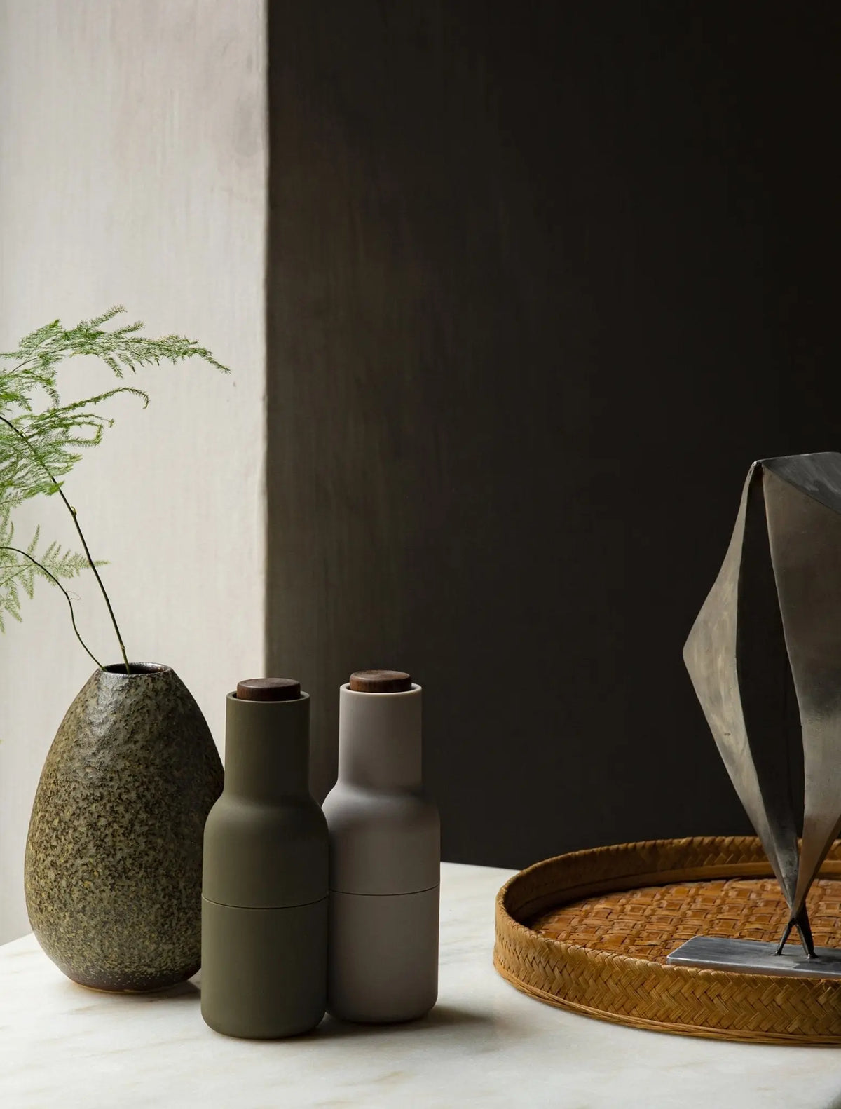 Menu Bottle Grinder hunting green/beige pähkinäkorkilla - Laatukaluste