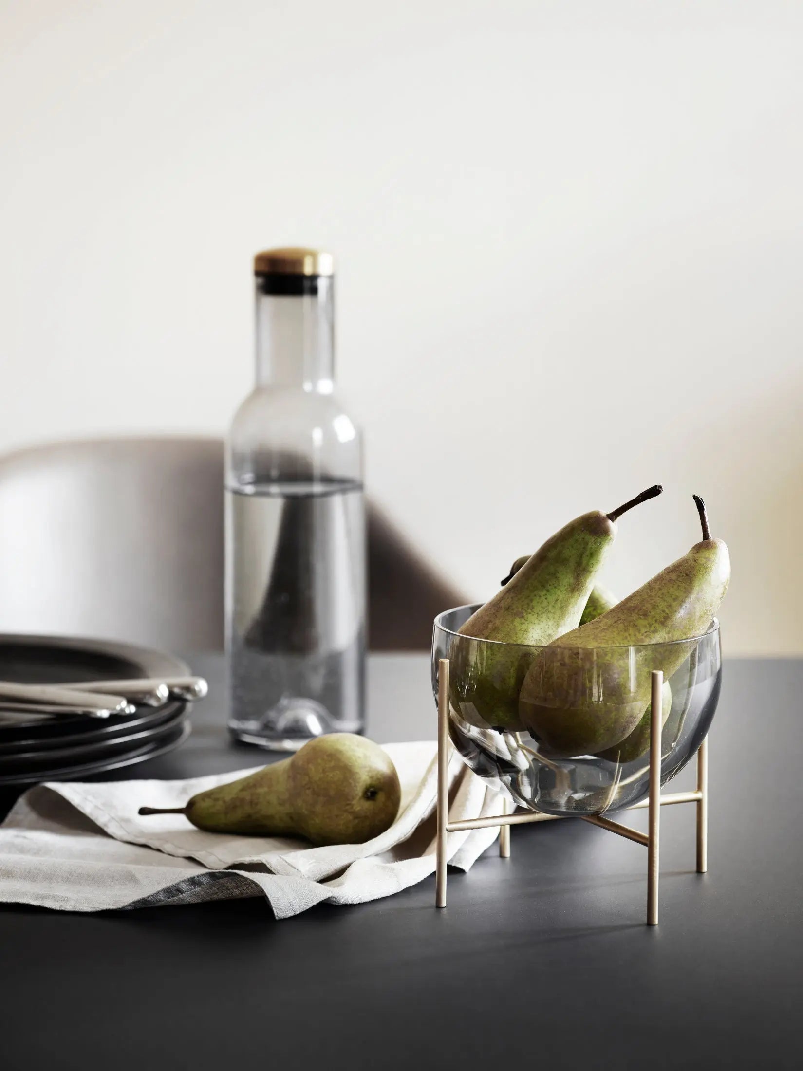 Audo Copenhagen Échasse Bowl pieni savunharmaa/messinki Audo Copenhagen