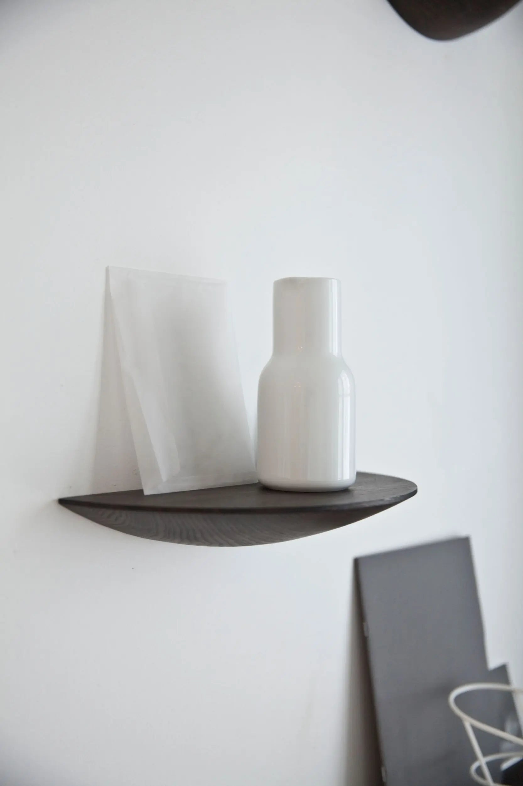 Audo Copenhagen Gridy Fungi hylly keskikoko musta Audo Copenhagen