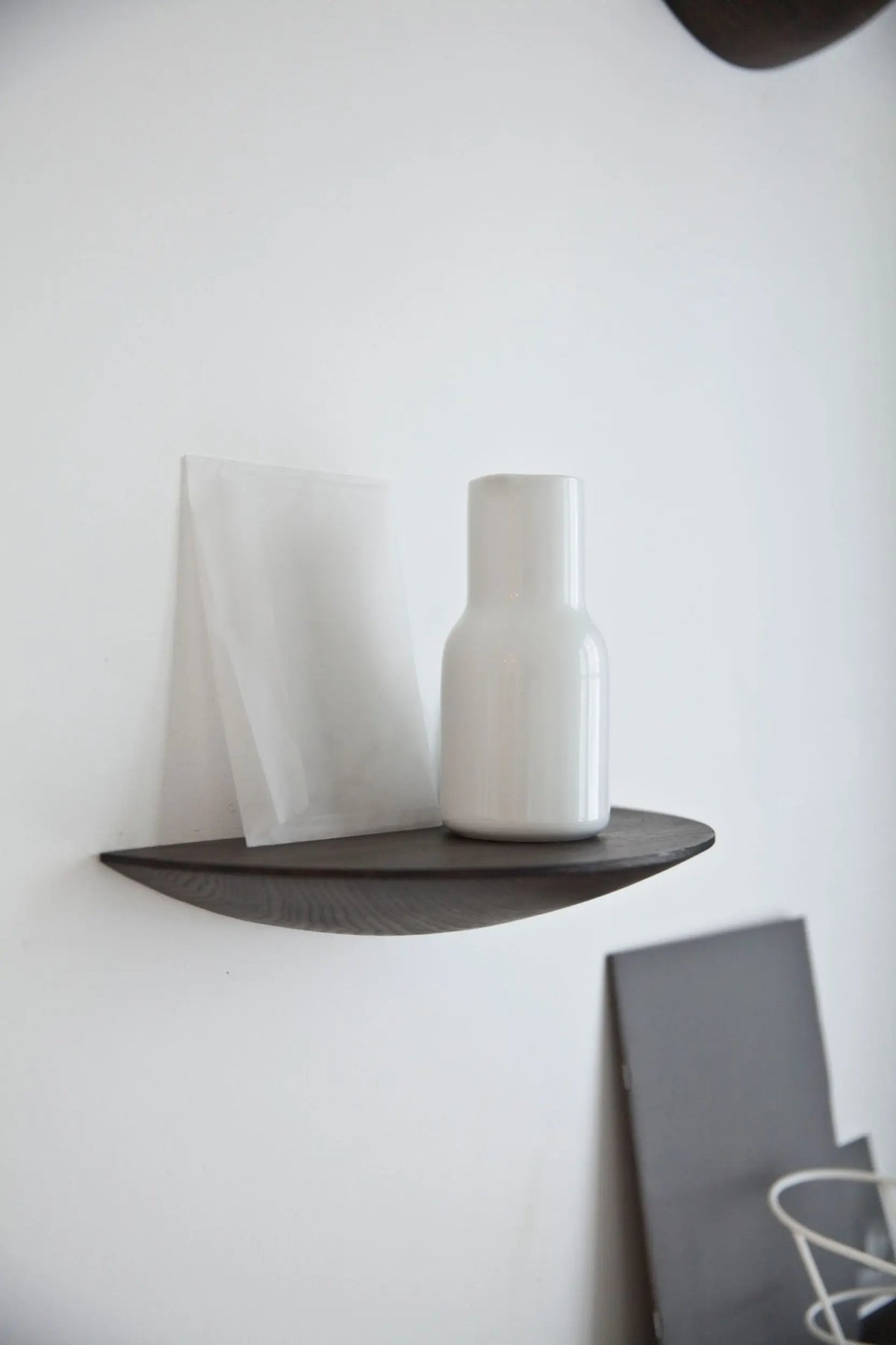 Audo Copenhagen Gridy Fungi hylly keskikoko musta Audo Copenhagen