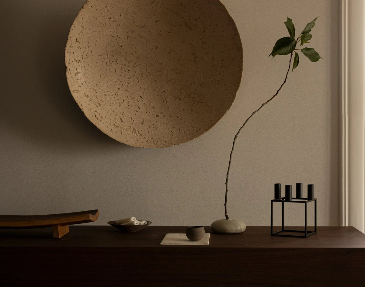 Audo Copenhagen Kubus 4 kynttilänjalka musta Audo Copenhagen