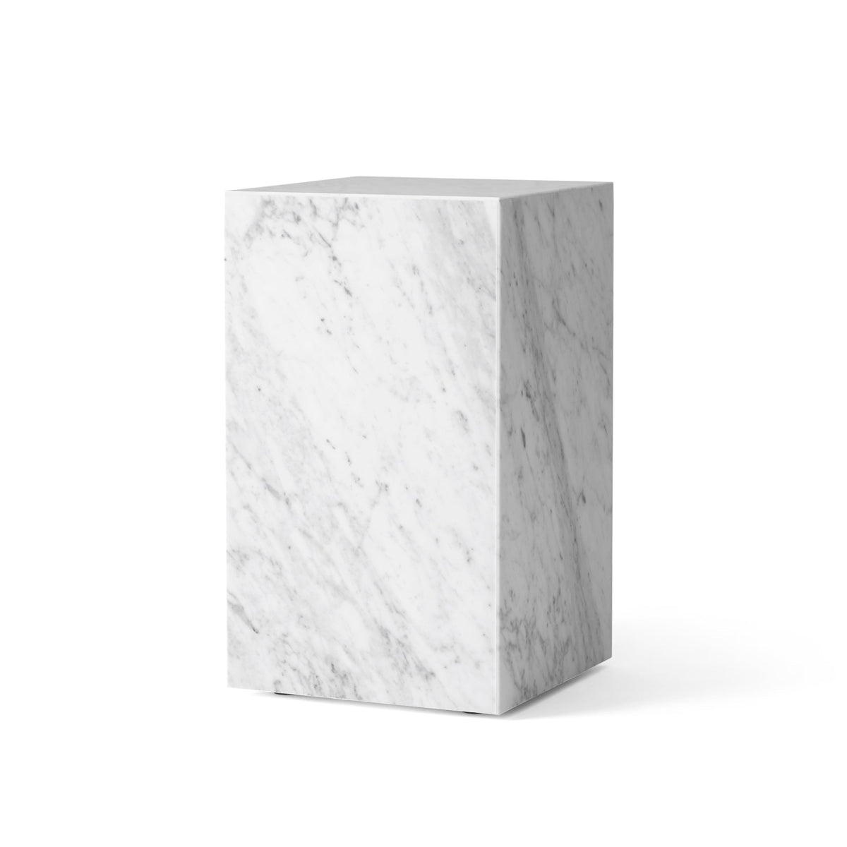 Menu Plinth korkea sivupöytä Carrara marmori - Laatukaluste