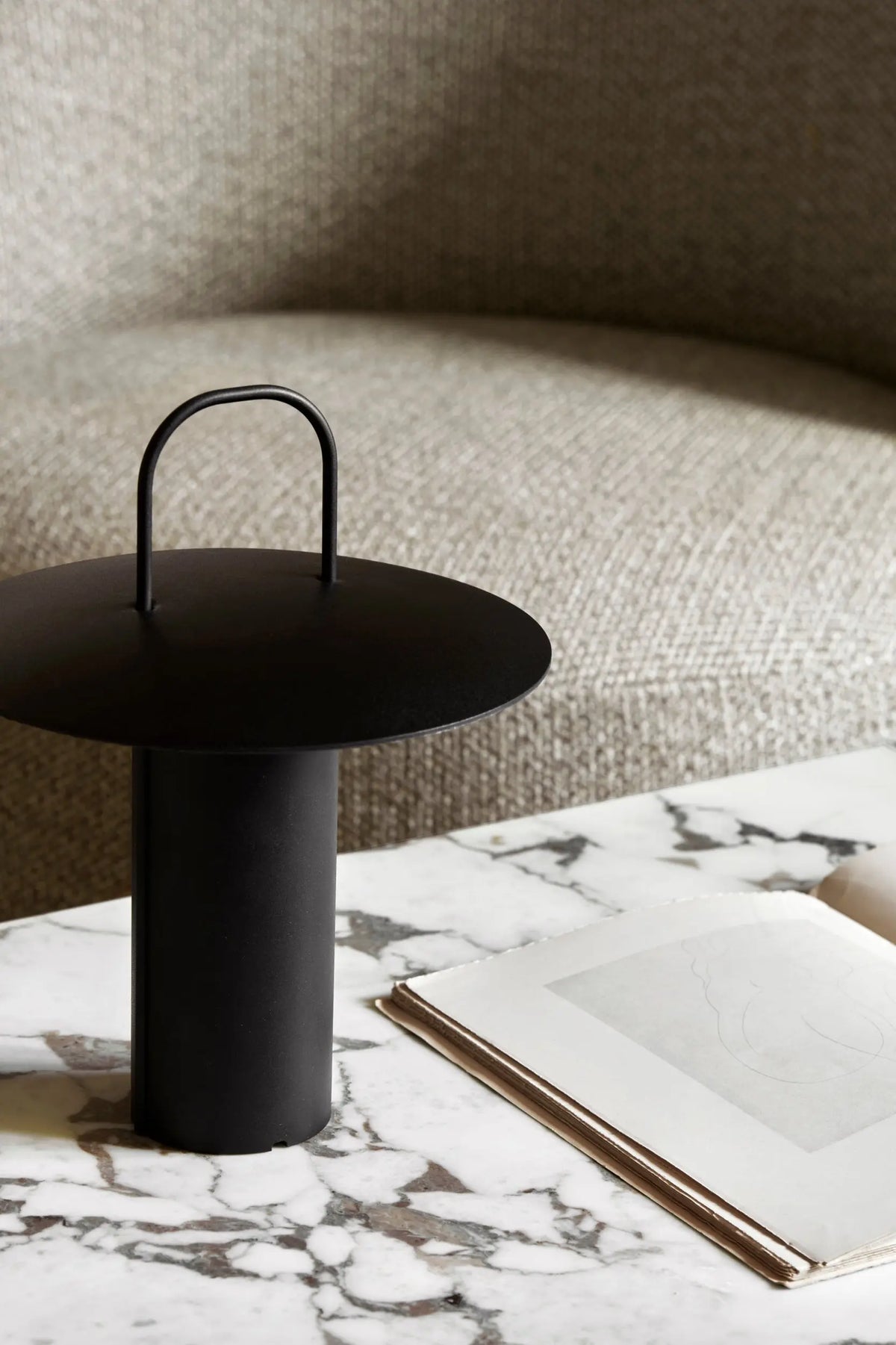 Audo Copenhagen Ray Portable pöytävalaisin musta Audo Copenhagen
