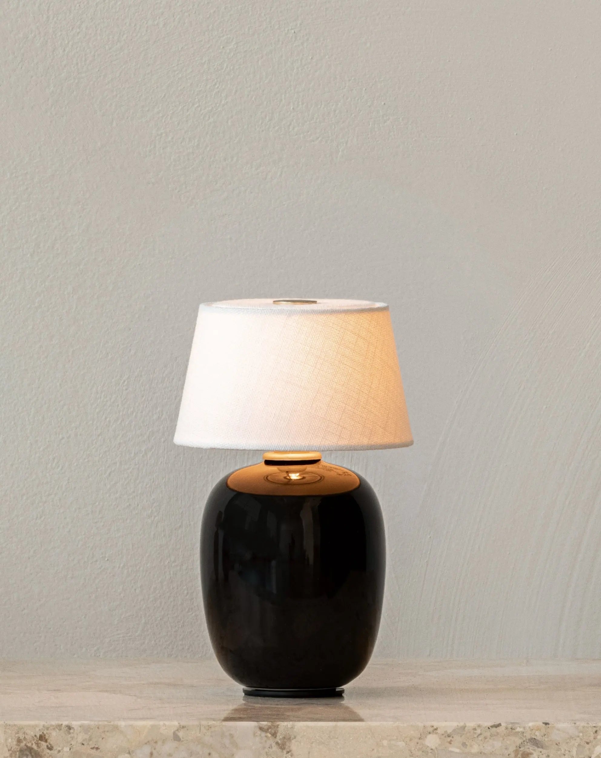 Audo Copenhagen Torso Portable valaisin musta Audo Copenhagen