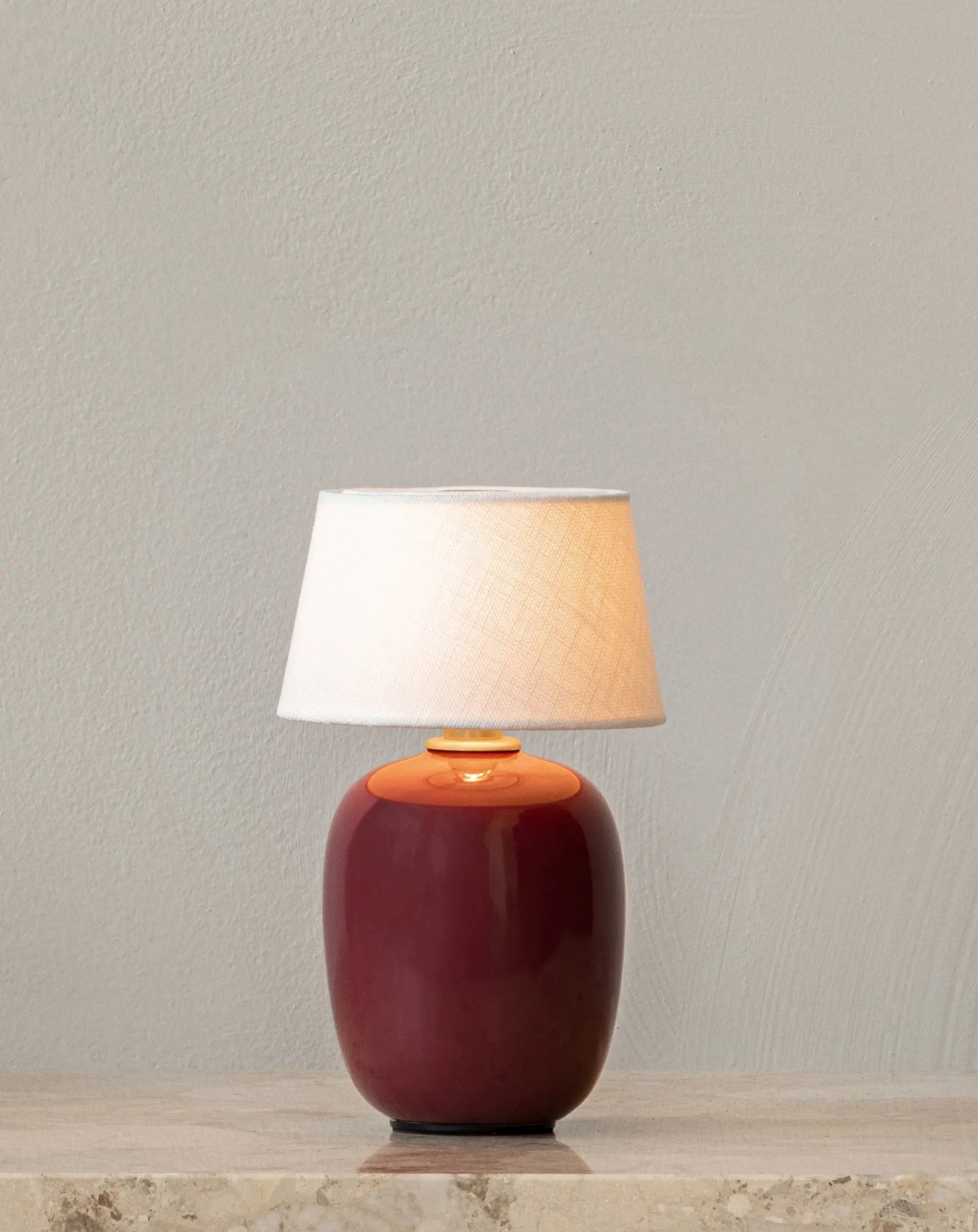 Audo Copenhagen Torso Portable valaisin rubiininpunainen Audo Copenhagen