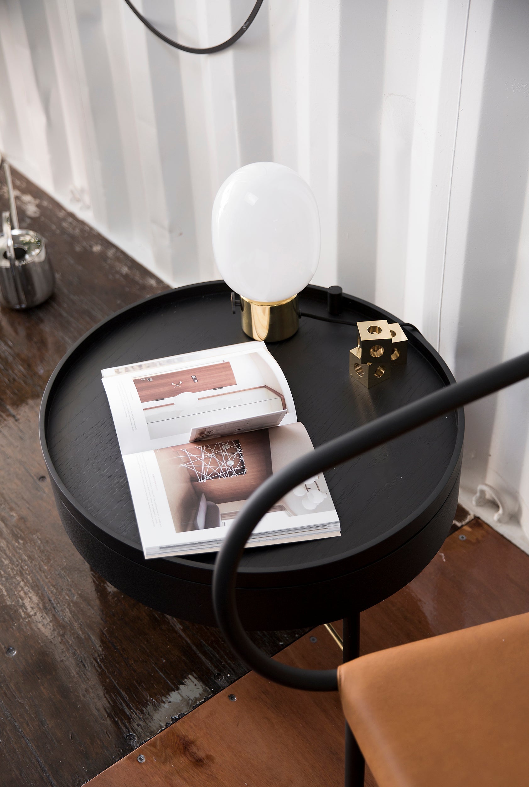 Audo Copenhagen Turning Table sohvapöytä musta saarni Audo Copenhagen