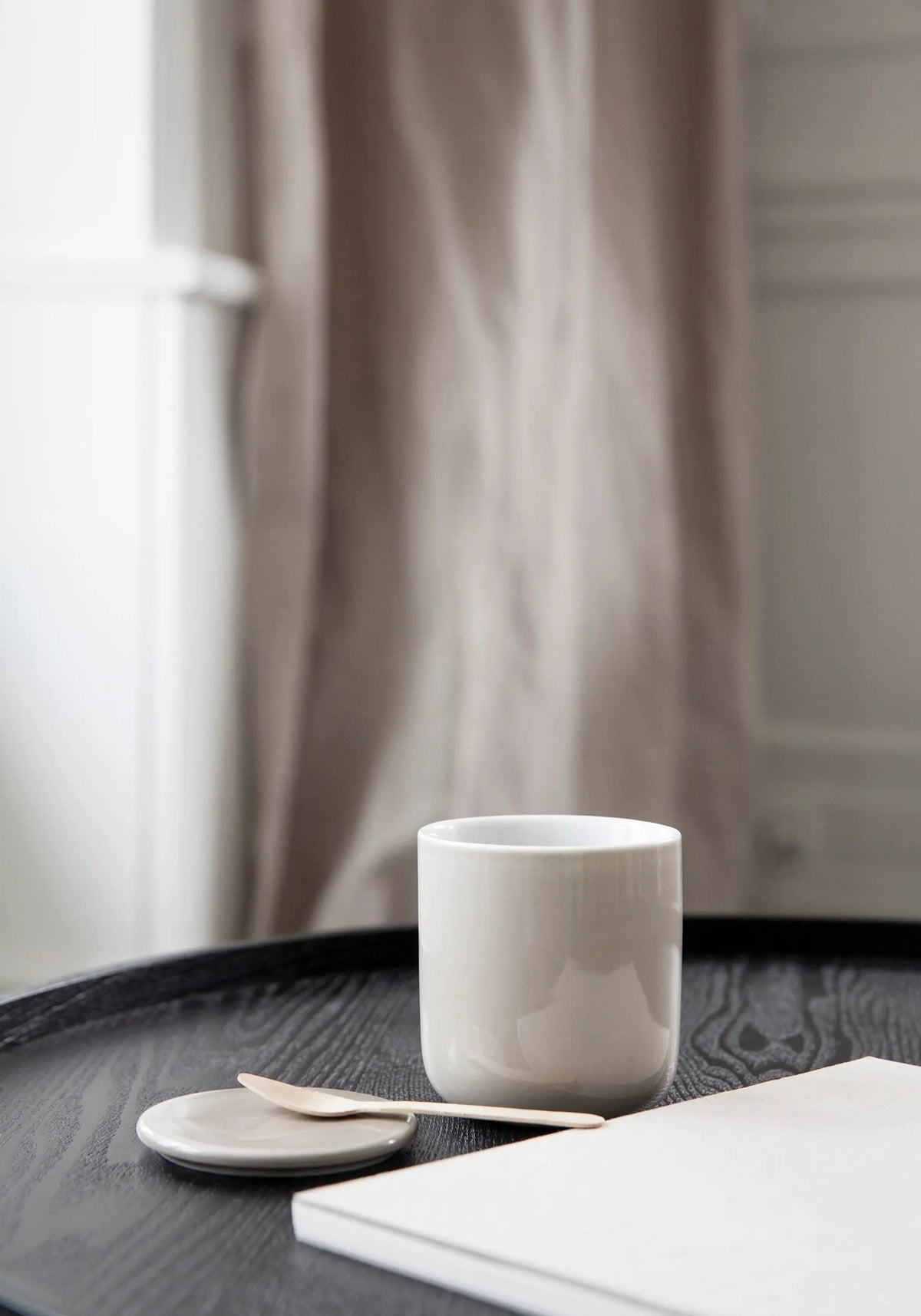 Audo Copenhagen Turning Table sohvapöytä musta saarni Audo Copenhagen
