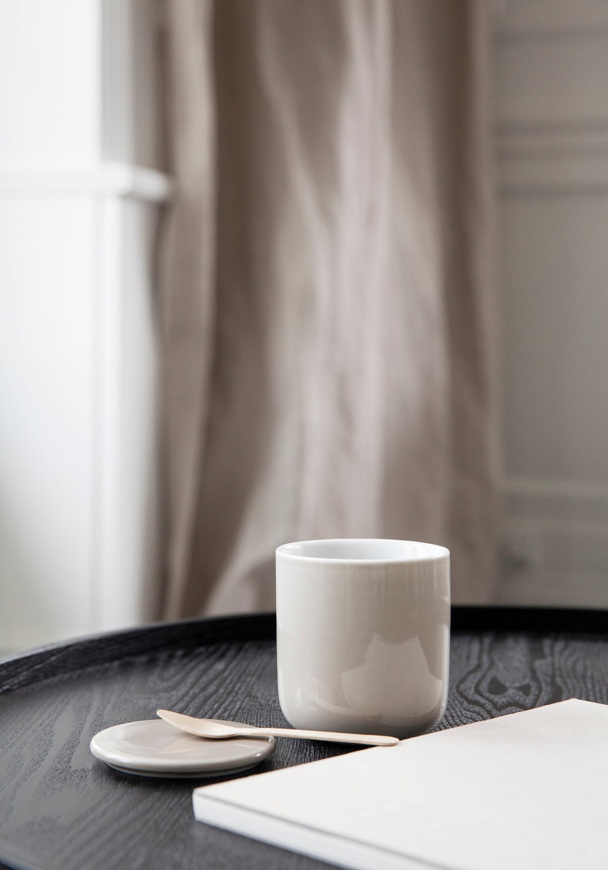 Audo Copenhagen Turning Table sohvapöytä musta saarni Audo Copenhagen