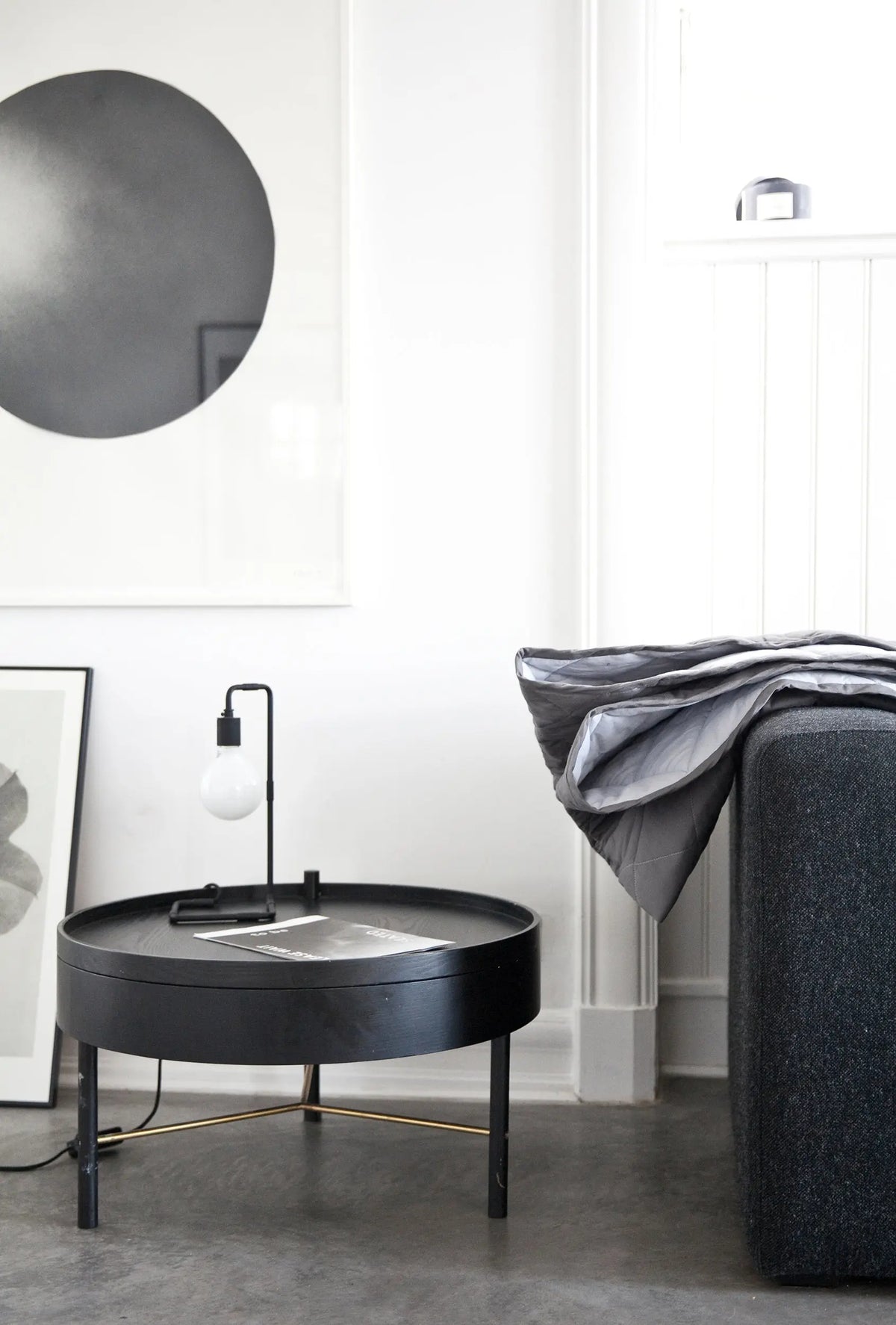 Audo Copenhagen Turning Table sohvapöytä musta saarni Audo Copenhagen