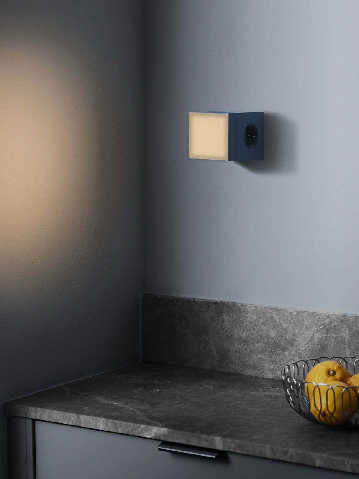 Avolt Lamp 1 yövalo sininen