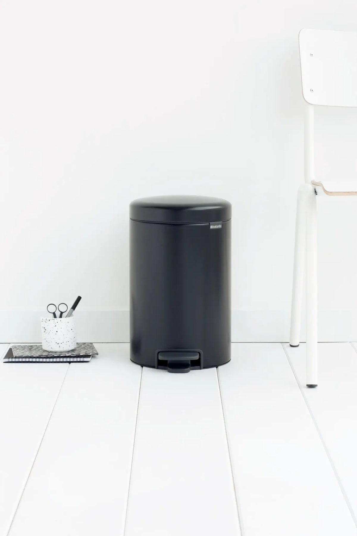 Brabantia NewIcon poljinroska-astia 12L mattamusta - Laatukaluste