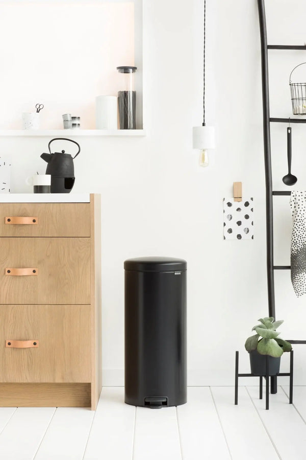 Brabantia NewIcon poljinroska-astia 30L mattamusta - Laatukaluste